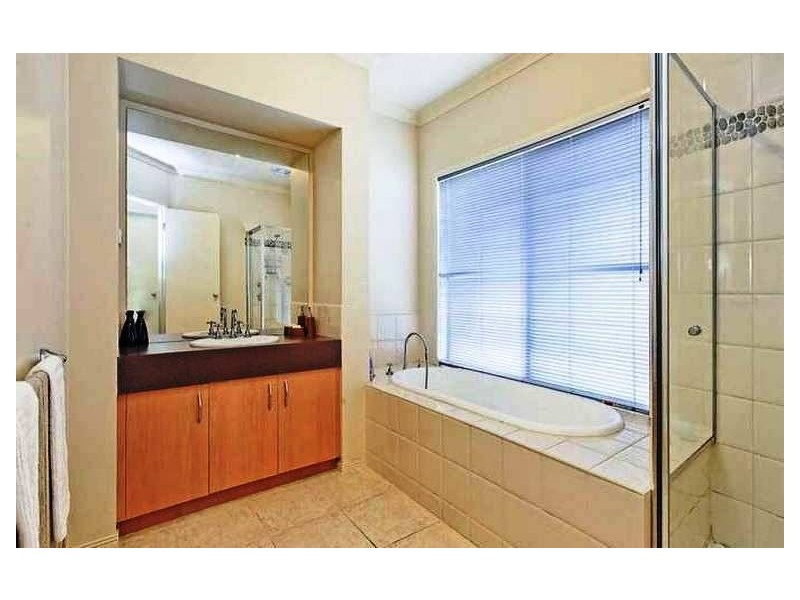 40 Carboni Crescent, Lynbrook VIC 3975