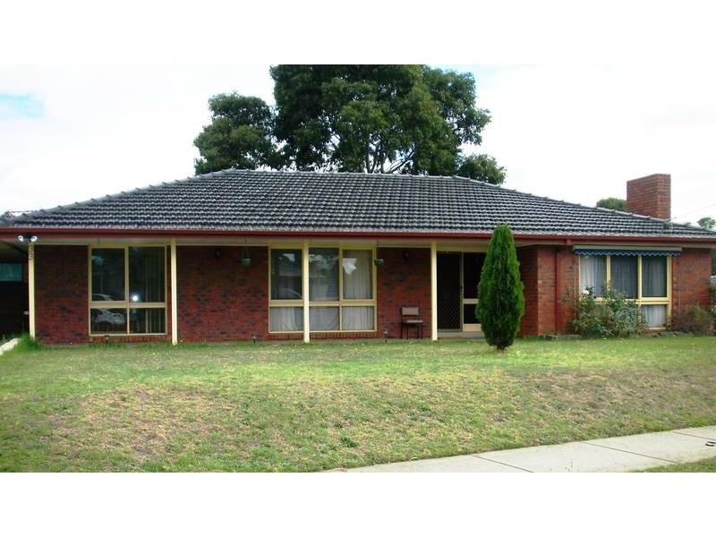 33 Greenvalley Crescent, Hampton Park VIC 3976