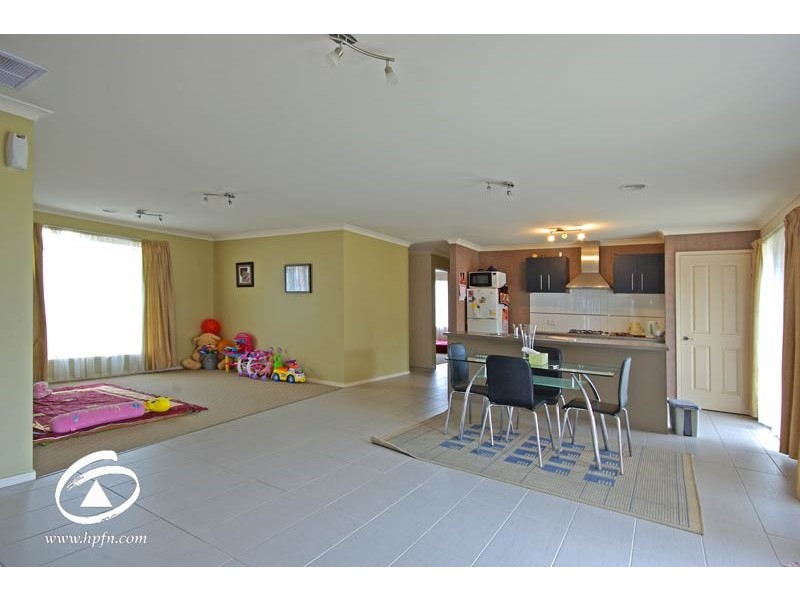 14 Hanrahan Wynd, Lynbrook VIC 3975