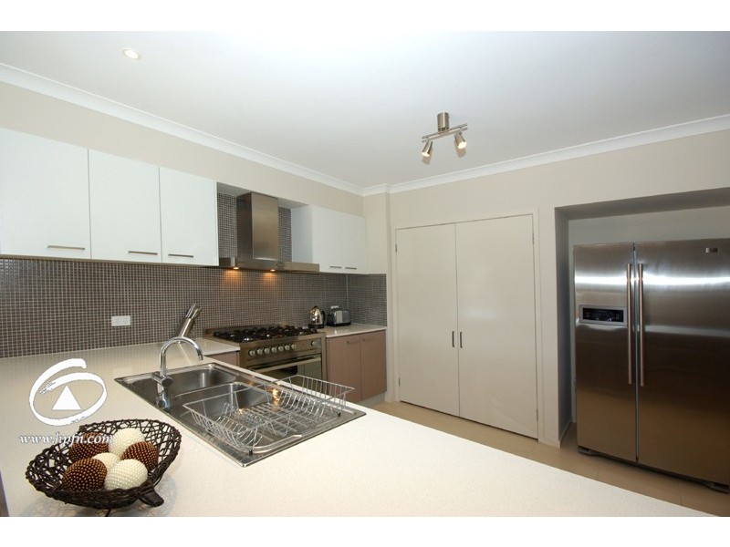 11 Carabeen Way, Lyndhurst VIC 3975