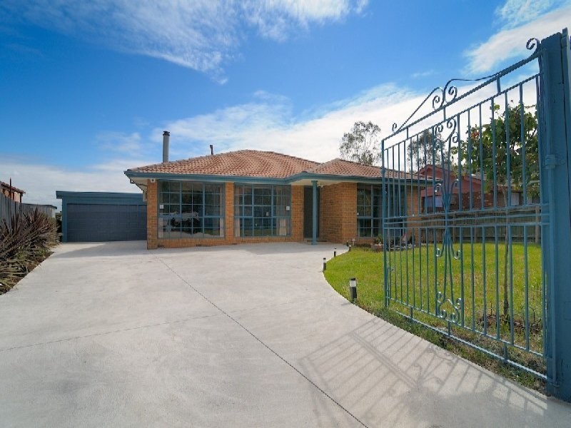 17 Willow Drive, Hampton Park VIC 3976