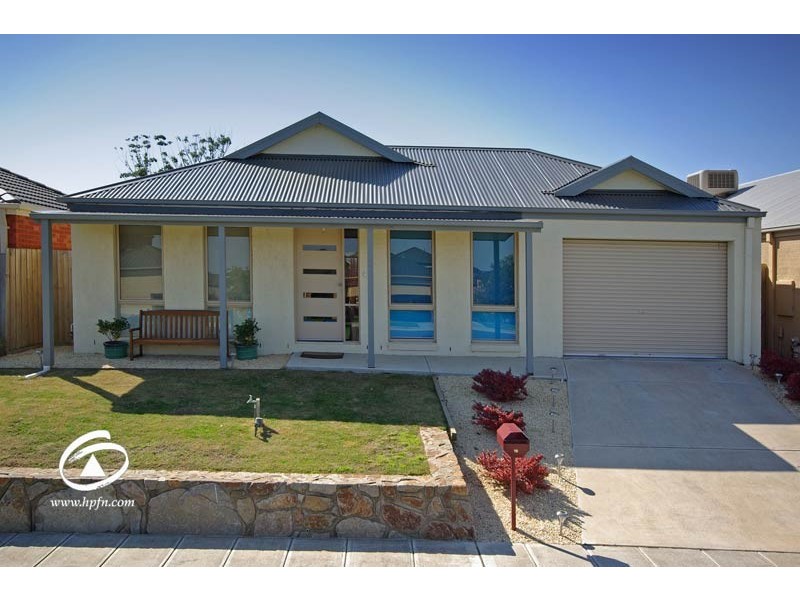 16 Hanrahan Wynd, Lynbrook VIC 3975