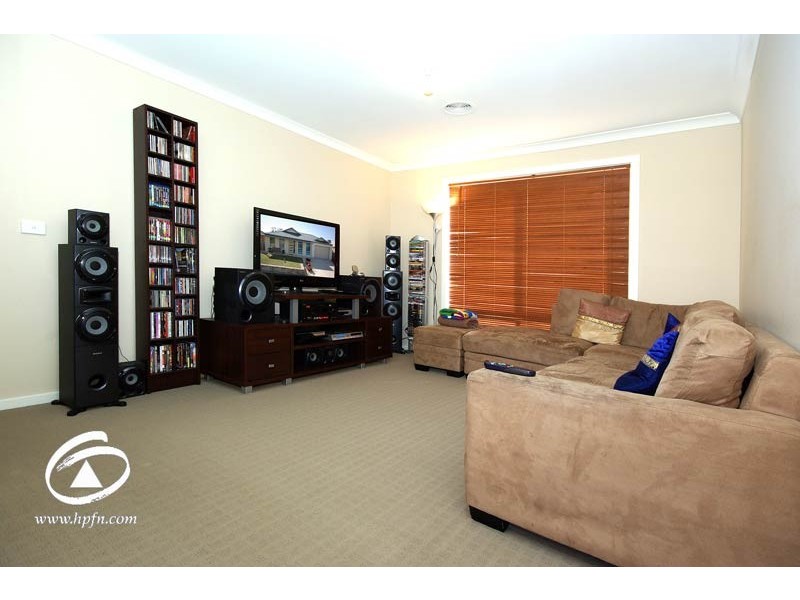 16 Hanrahan Wynd, Lynbrook VIC 3975