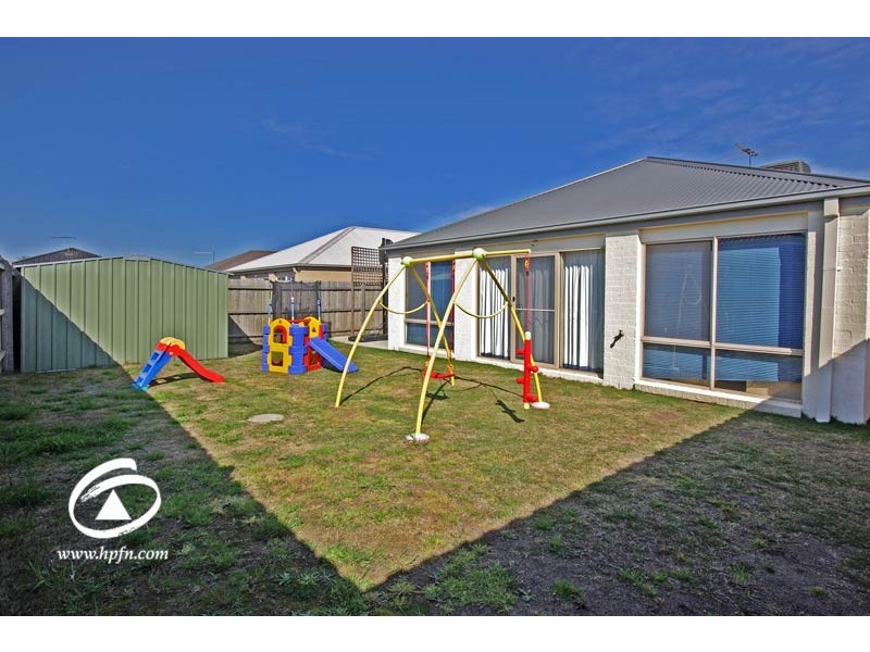 16 Hanrahan Wynd, Lynbrook VIC 3975