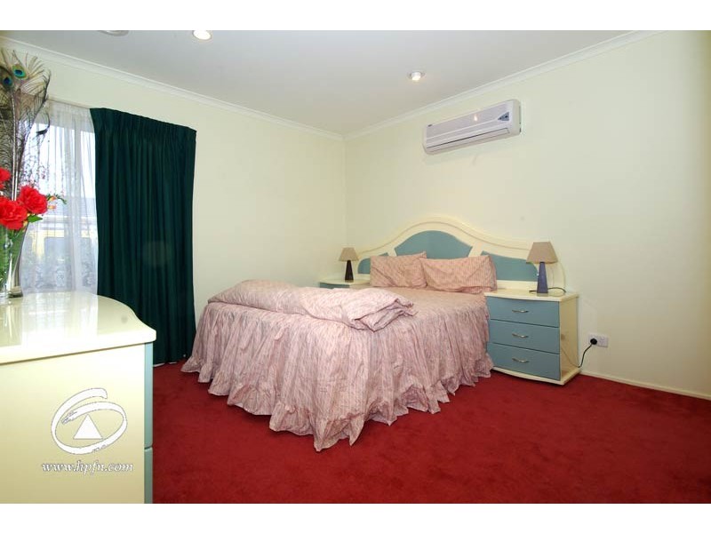 8 Buckley Way, Lynbrook VIC 3975