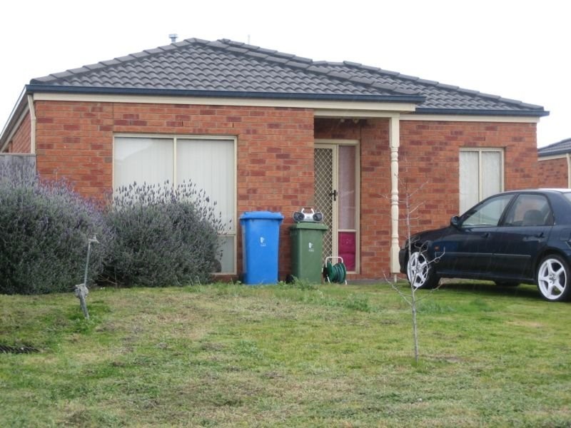 1/1 Cush Place, Hampton Park VIC 3976