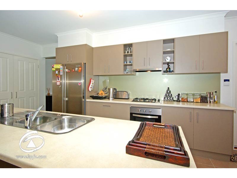 13 Tetrabine Way, Lyndhurst VIC 3975