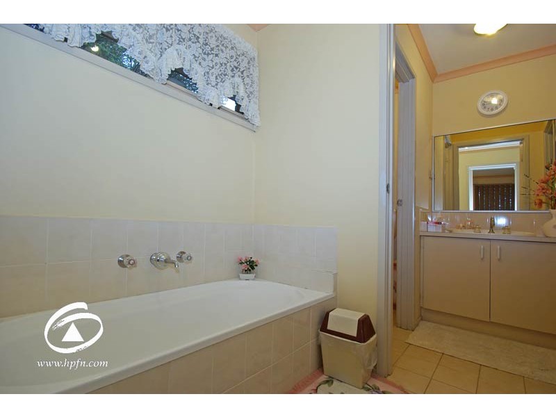 46 Michelle Drive, Hampton Park VIC 3976