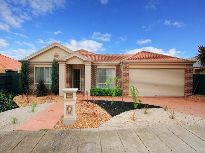23 Hasluck Crescent, Lynbrook VIC 3975