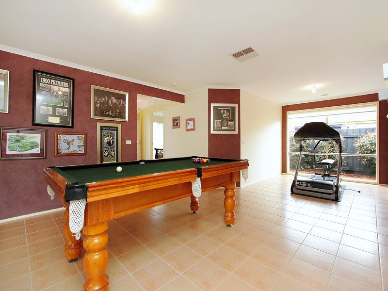 23 Hasluck Crescent, Lynbrook VIC 3975