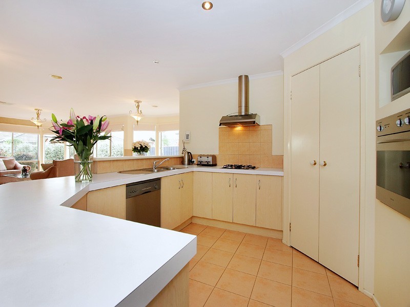 23 Hasluck Crescent, Lynbrook VIC 3975