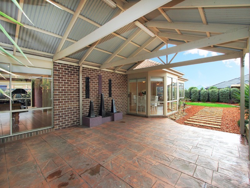 23 Hasluck Crescent, Lynbrook VIC 3975