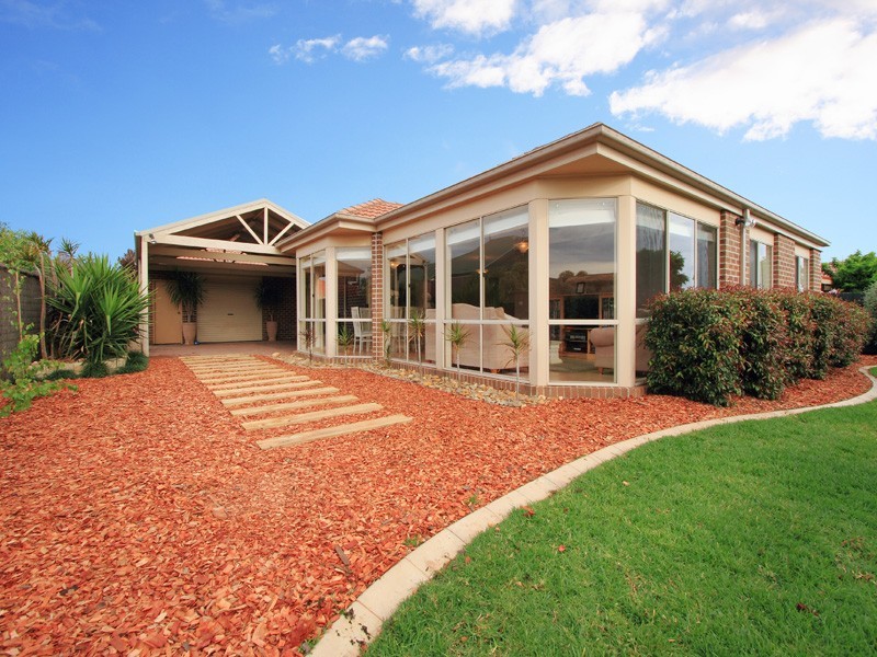 23 Hasluck Crescent, Lynbrook VIC 3975
