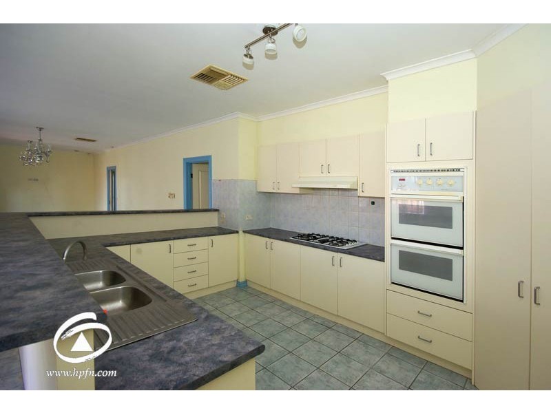 33 Marson Crescent, Hallam VIC 3803