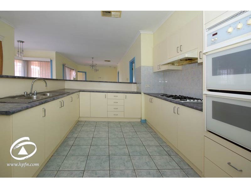 33 Marson Crescent, Hallam VIC 3803