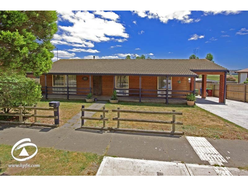 27 Willow Drive, Hampton Park VIC 3976