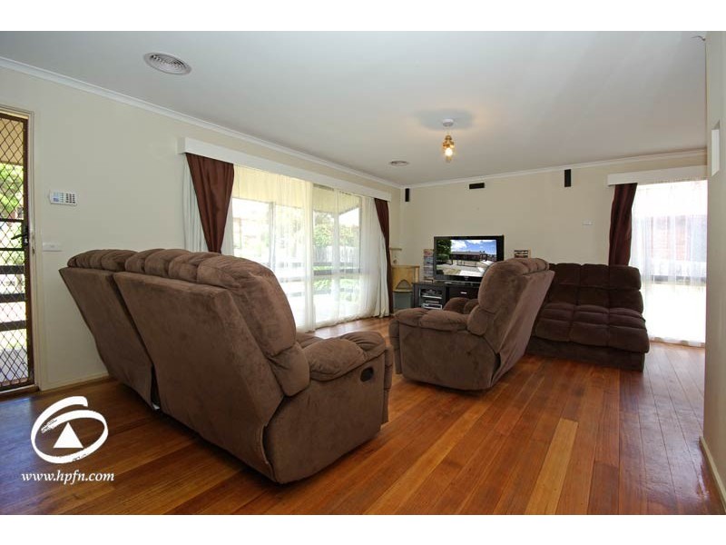 27 Willow Drive, Hampton Park VIC 3976