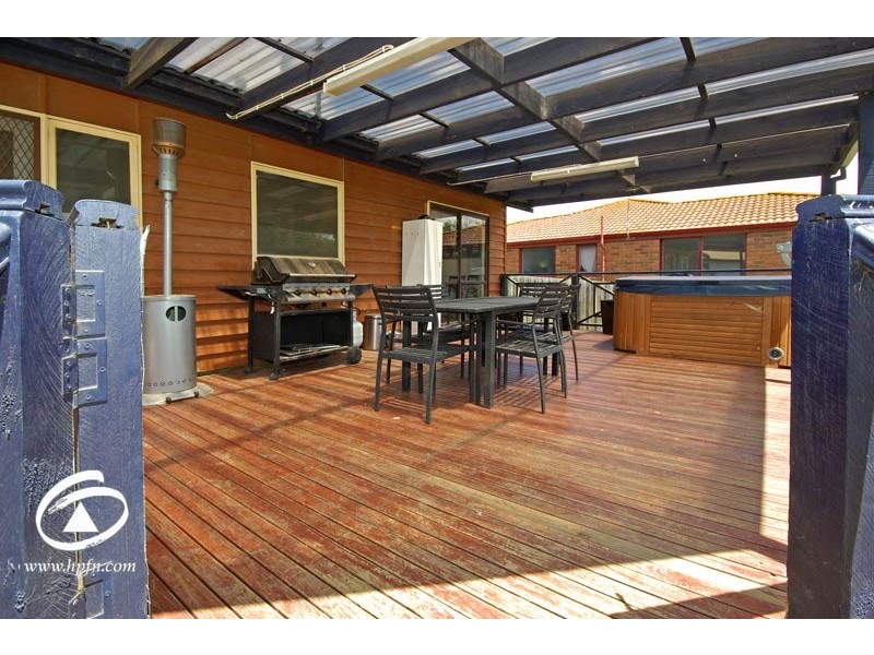 27 Willow Drive, Hampton Park VIC 3976