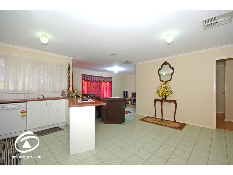 1 Candlebark Close, Hampton Park VIC 3976