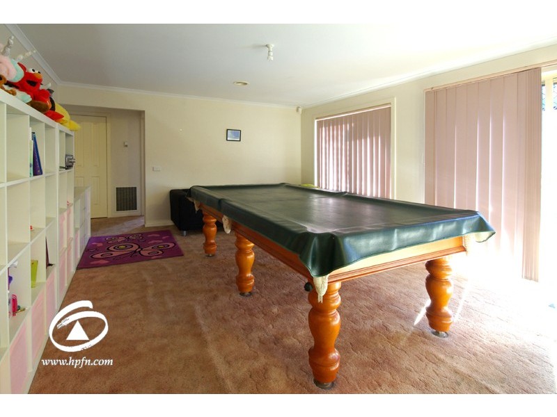 8 Woodside Close, Hampton Park VIC 3976