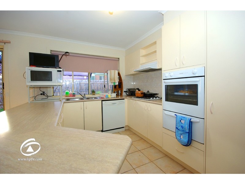 8 Woodside Close, Hampton Park VIC 3976