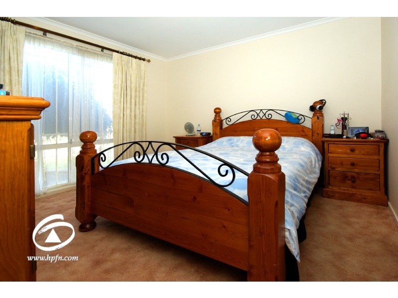 8 Woodside Close, Hampton Park VIC 3976