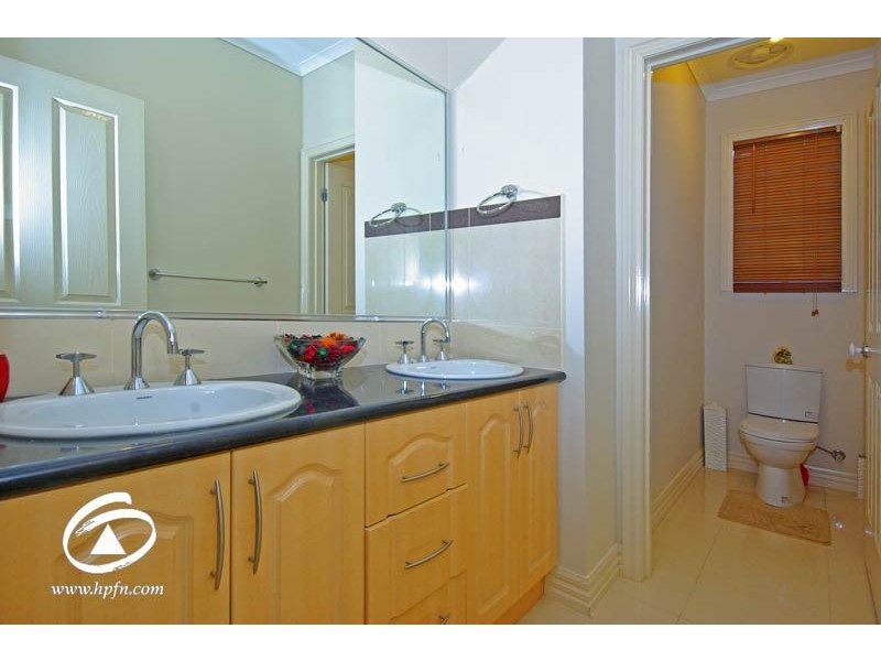 52 Penton Way, Lynbrook VIC 3975