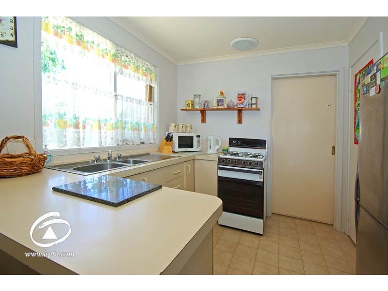 60 Strong Drive, Hampton Park VIC 3976