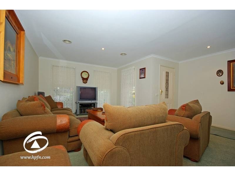 9 Tranter Square, Lynbrook VIC 3975