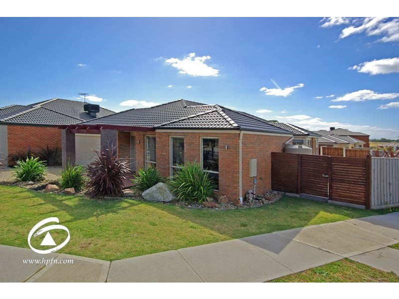16 Melington Drive, Lyndhurst VIC 3975