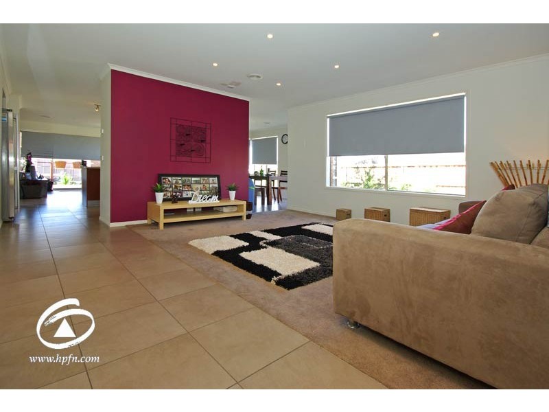 16 Melington Drive, Lyndhurst VIC 3975