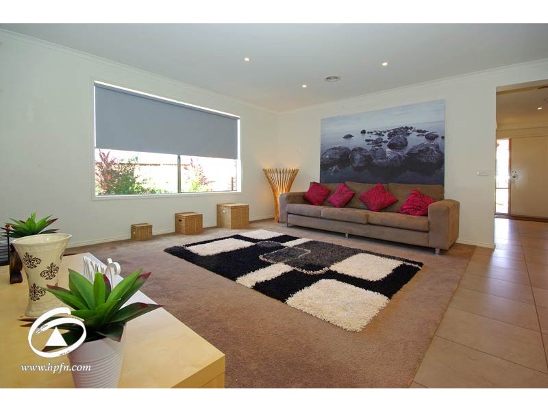 16 Melington Drive, Lyndhurst VIC 3975
