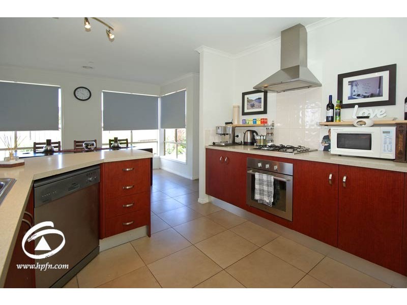 16 Melington Drive, Lyndhurst VIC 3975
