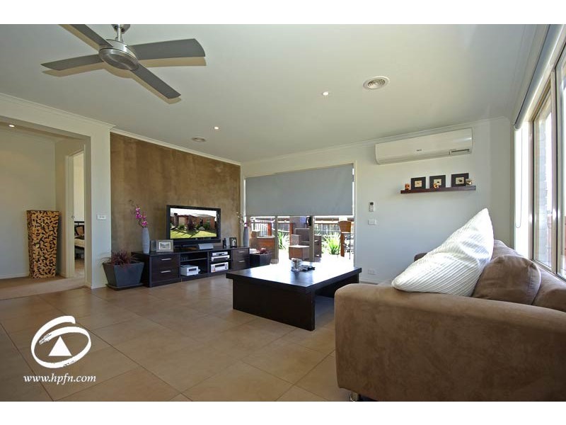 16 Melington Drive, Lyndhurst VIC 3975