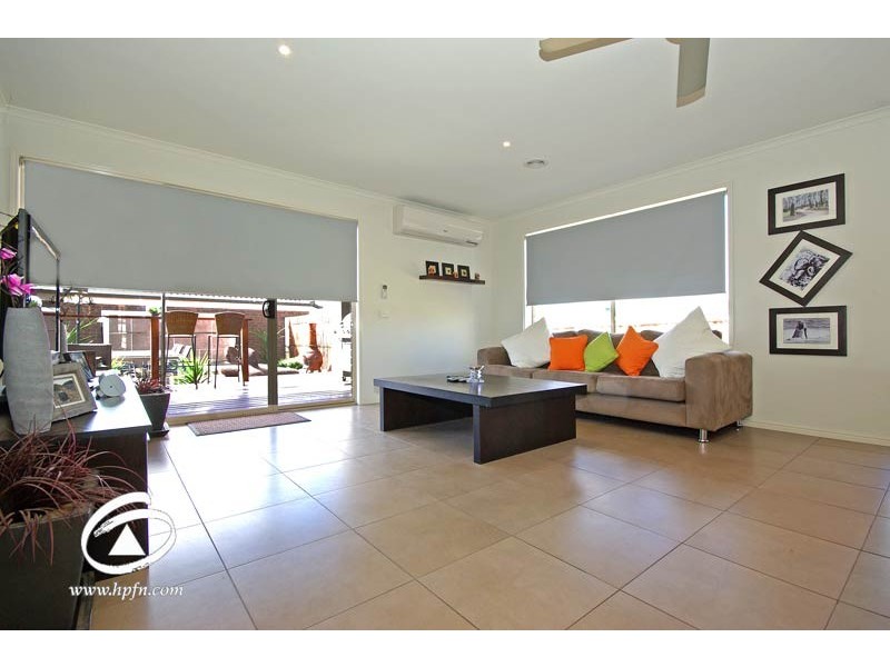 16 Melington Drive, Lyndhurst VIC 3975