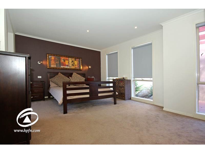16 Melington Drive, Lyndhurst VIC 3975