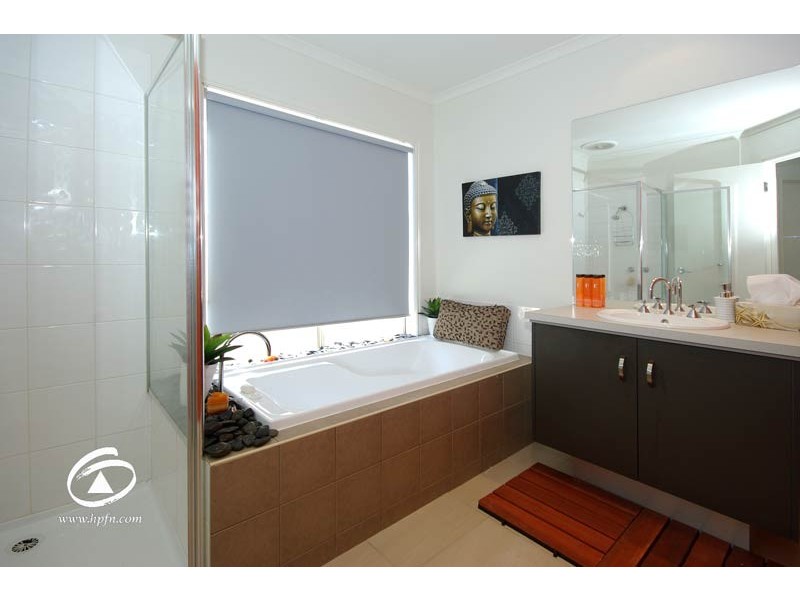 16 Melington Drive, Lyndhurst VIC 3975