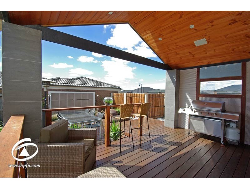 16 Melington Drive, Lyndhurst VIC 3975