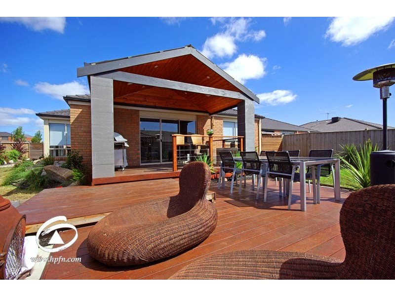 16 Melington Drive, Lyndhurst VIC 3975