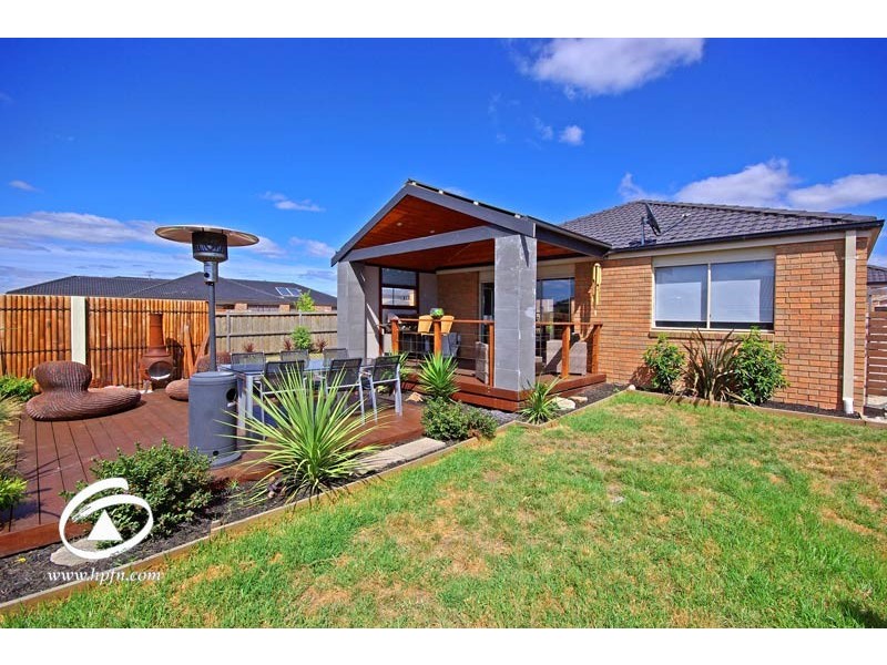 16 Melington Drive, Lyndhurst VIC 3975