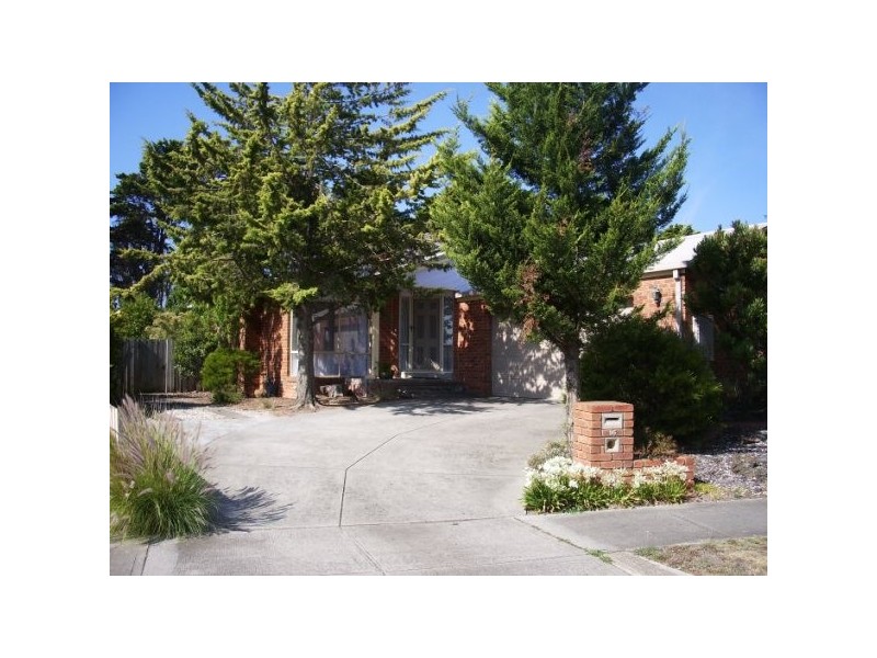 95 Lawless Drive, Cranbourne North VIC 3977