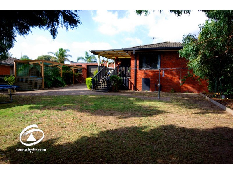 24 Beth Court, Hampton Park VIC 3976