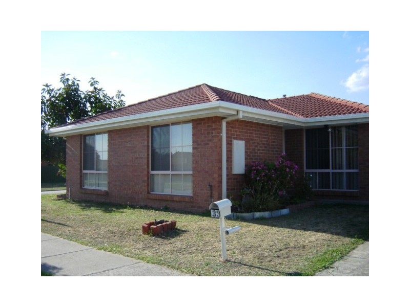 33 Lauren Drive, Hampton Park VIC 3976
