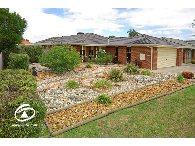 9 Macleod Way, Lynbrook VIC 3975