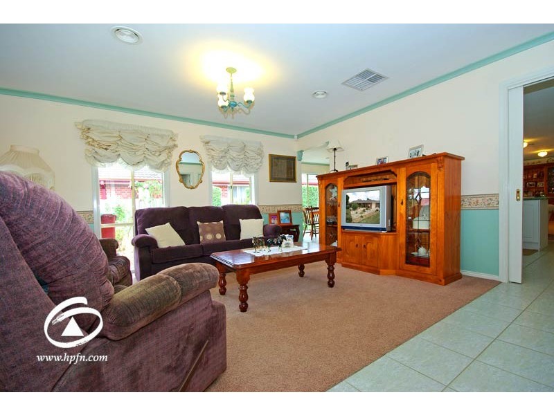 9 Macleod Way, Lynbrook VIC 3975