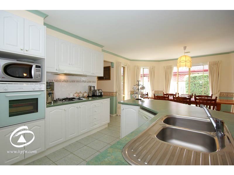 9 Macleod Way, Lynbrook VIC 3975