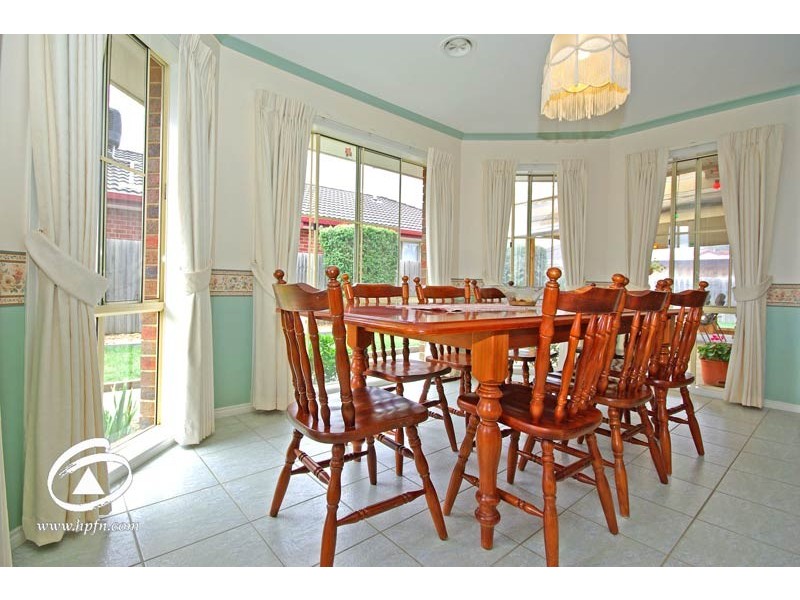 9 Macleod Way, Lynbrook VIC 3975