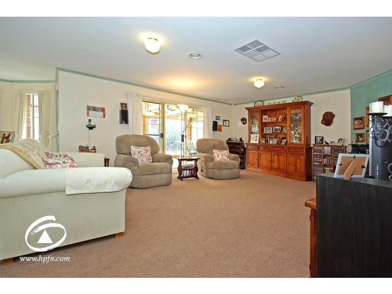 9 Macleod Way, Lynbrook VIC 3975