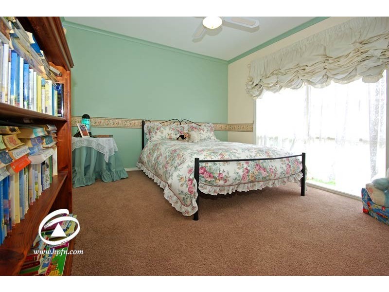 9 Macleod Way, Lynbrook VIC 3975