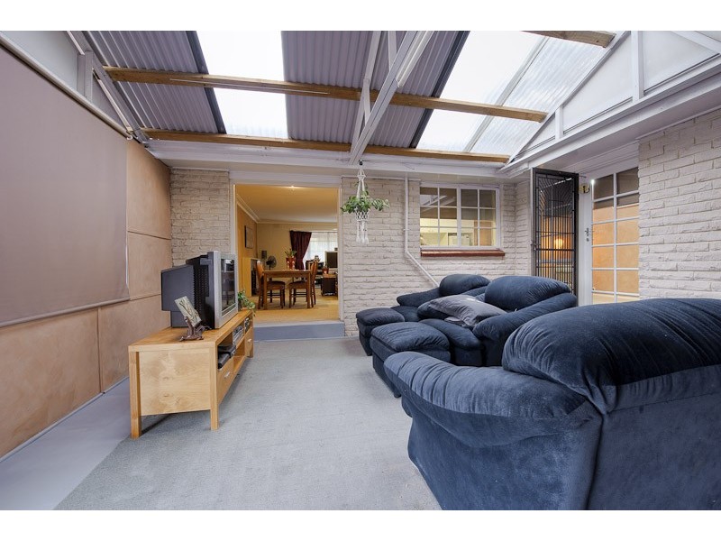 19 Adam Avenue, Hallam VIC 3803